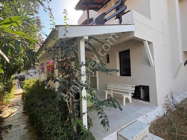 Alya Gayrimenkul Yalı Mahallesinde Eşyasız, Bahçeli 3+1 Villa