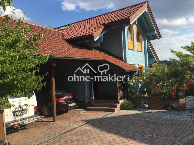 Am Waldrand gelegenes Einfamilienhaus mit ELW und parkähnlichem Garten