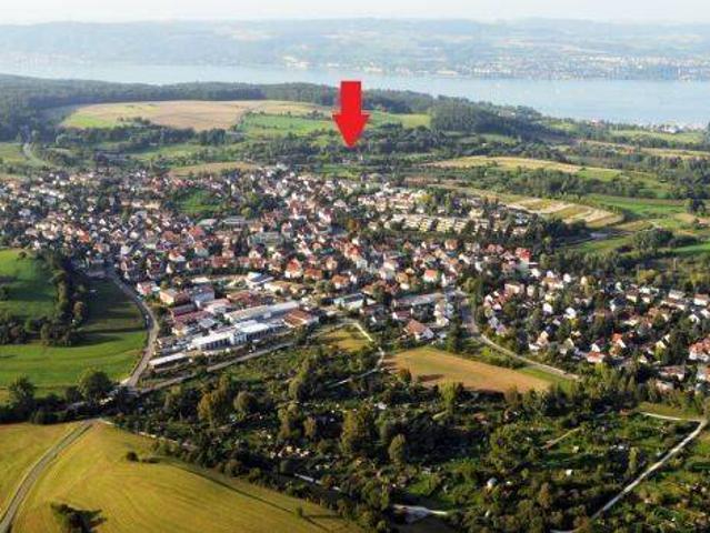 Am Dorfrand, idyllisch im Grünen: Großzügige 4 Zimmerwohnung mit großem Balkon in Konstanz Dettingen I 95 145m2