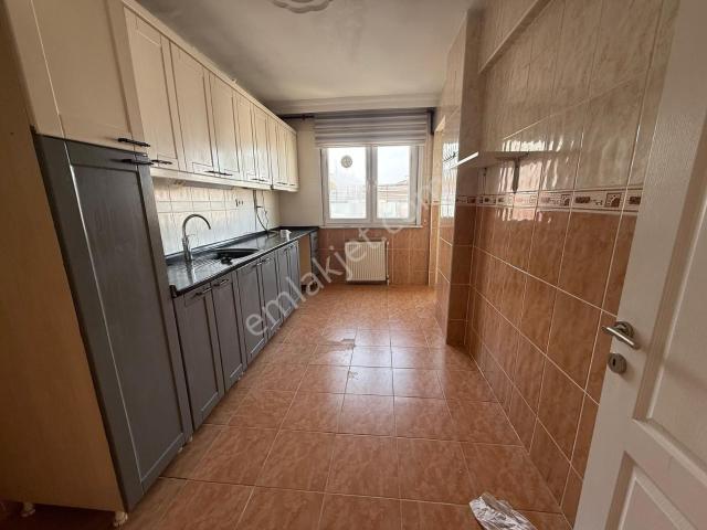 Çamçeşme Mah Alp Arslan Lisesine Yakin 3+1 110m2 Kombili Daire
