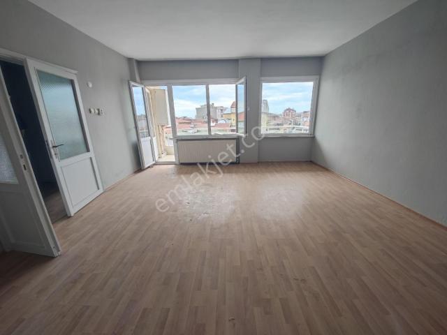 Çamçeşme İlkokulu'na E 5 Yakin 2+1 90m2 Banyo Wc Ayri Kombili