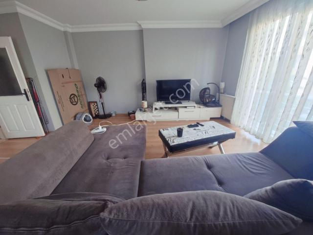 Çamçeşme İlkokulu'na Yakin Cadde Üzeri Daire 2.kat 90m2 Kredili