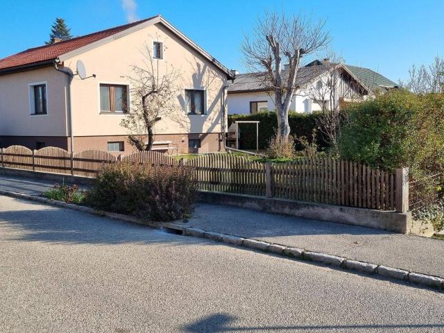 AM GEOGRAPHISCHEN MITTELPUNKT NIEDERÖSTERREICHS