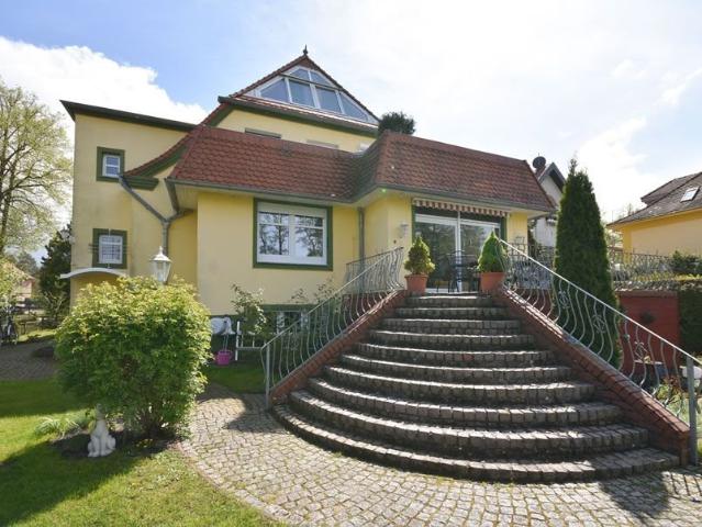 Am idyllischen Arendsee gelegen! Charmante Villa in edlem Design und mit herrlichem Garten