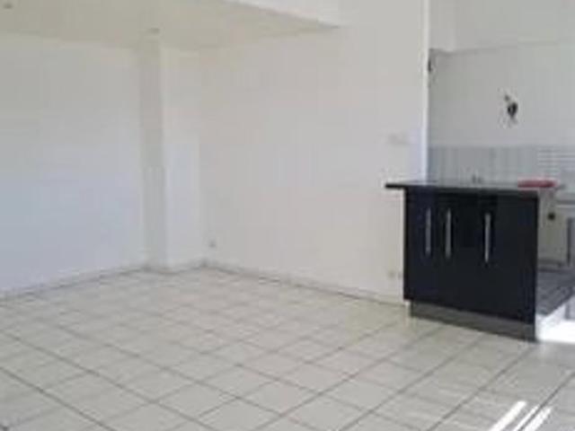 AMNEVILLE JOLI F4 AVEC BALCON ET GARAGE