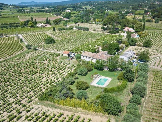 Amoureux de la nature. Maison de 190 m2 + Annexe de 50 m2 sur 2432 m2 de Terrain