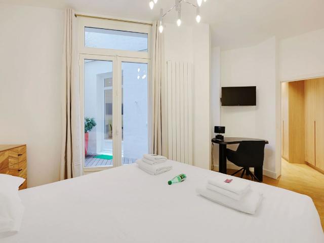 Amazing apartment 4Pers. VICTOR HUGO/ TROCADERO, Paris Amsterdam Apartments for Rent