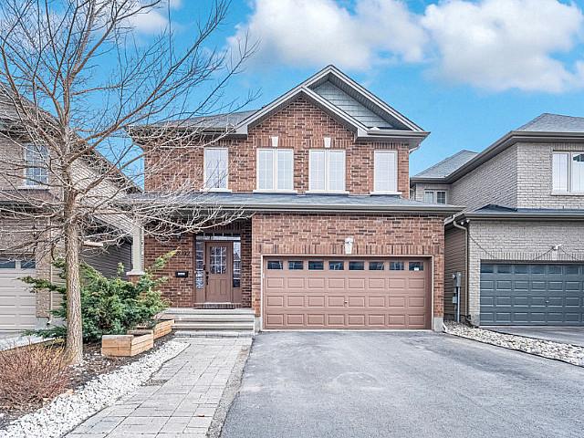 Amazing, Bright And Customized Home In Barrhaven!