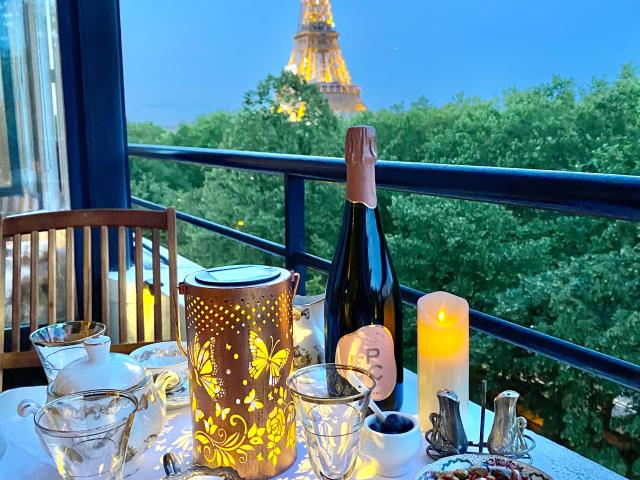 Amazing Full Eiffel View on Seine