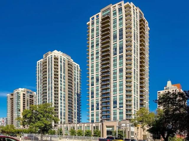 AMAZING VIEWS FROM THE UNIT ON 20TH WITH 2 BEDS+2 BATHS