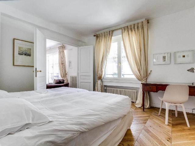 Amazing, 2 bedrooms apartment in excellent location, Paris Amsterdam Apartments for Rent