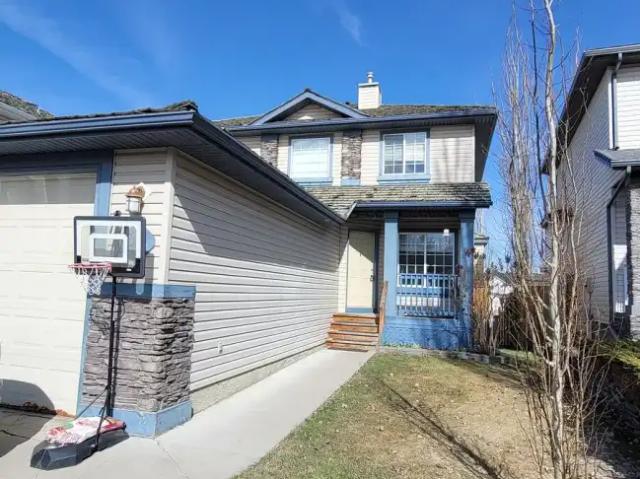 Amazing 2 story single family house in desirable Mckenzie Lake