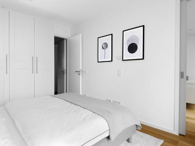 AMAZING 2 ROOM APARTMENT ON 15th FLOOR EDEN TOWER IN CENTRAL FRANKFURT, Frankfurt Amsterdam Apartments for Rent