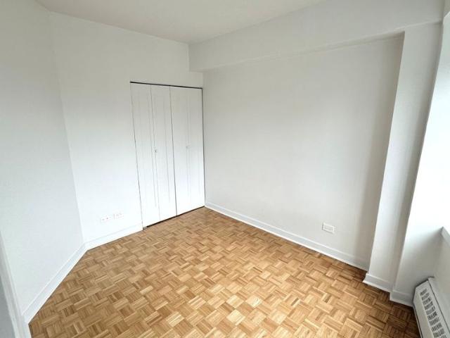 Amazing 3.5 available AUG 1 175 Sherbrooke O