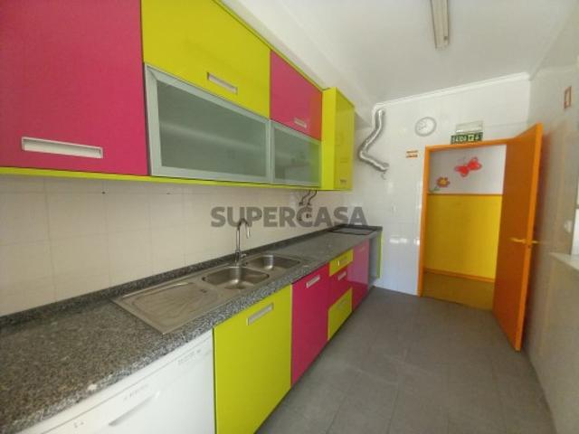 Amadora Imóvel p/ Converter em T4 c/ Amplo Terraço