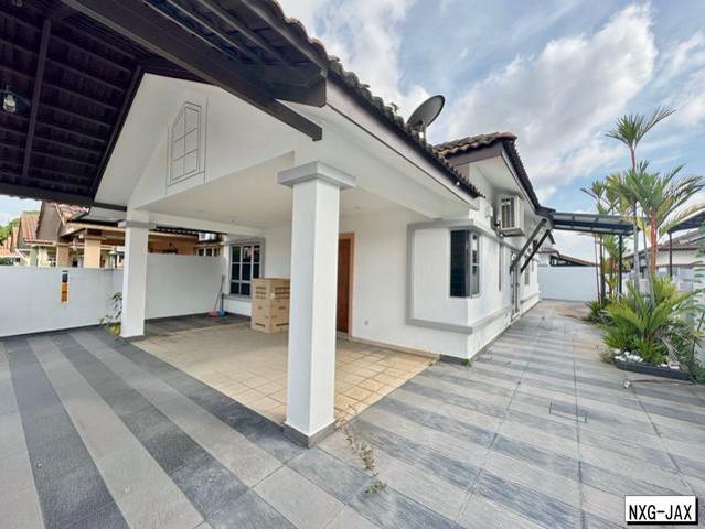 Aman Perdana KlangSingle Storey Renovated SemiD House for Sale