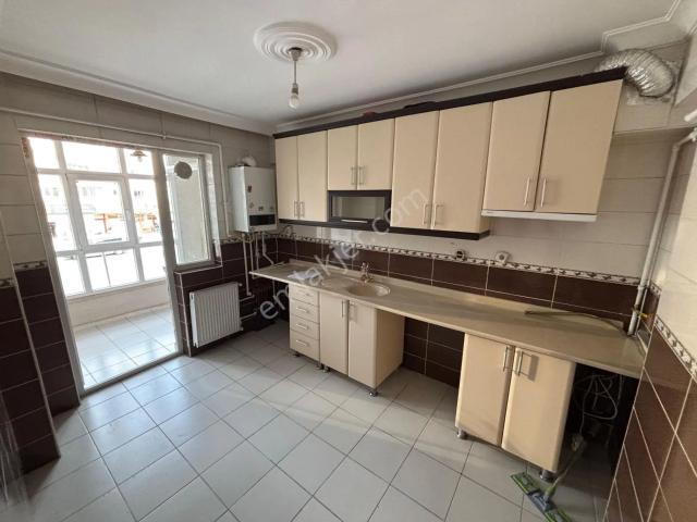 Çambaşı Caddesinde 3+1 Kiralık Daire | Ön Cephe Merkezi Konumda Fırsat