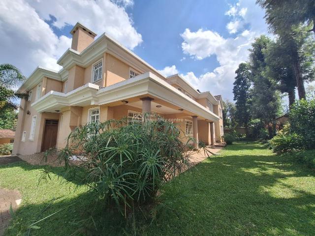 Ambassadorial Mansion With A Private Swimming Pool