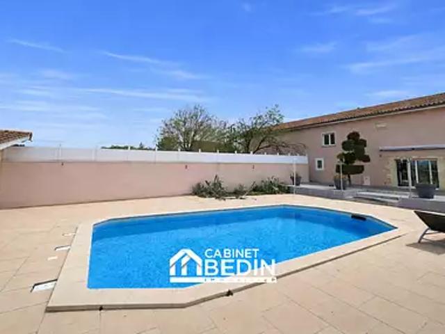 Ambarès et Lagrave 33440 Achat / Vente maison 5 pièces t5 au dernier étage piscine