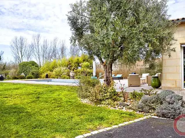 Ambarès et Lagrave 33440 Achat / Vente maison 6 pièces t6 piscine terrasse