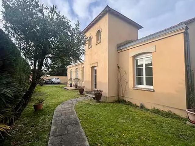 Ambarès et Lagrave 33440 Achat / Vente maison 7 pièces t7 piscine jardin