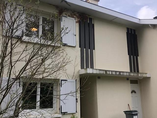 AMBERIEU EN BUGEY Appartement T4 de 80 m² au 1er étage sans ascenseur avec buanderie, loggia et garageAmbérieu en Bugey 01500