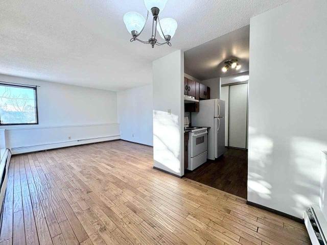 Amblewood Terrace Studio Apartment for Rent at 8103 29 Ave Nw, Edmonton, AB T6K 3M7 Tipaskan