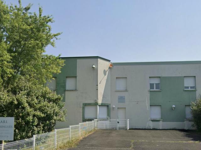 Amboise, entrepot de 396 m2 avec deux logements