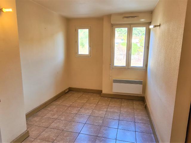 AMELIE LES BAINS A LOUER A L'ANNEE~F1 PARKING No5 CENTRE VILLE ASCENSEUR ~38 RUE JOSEPH COSTE. Groupement Immobilier 66
