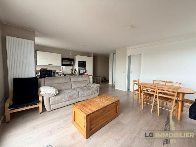 Amiens AMIENS SUD TYPE 4 MEUBLE AVEC TERRASSE ET PARKING