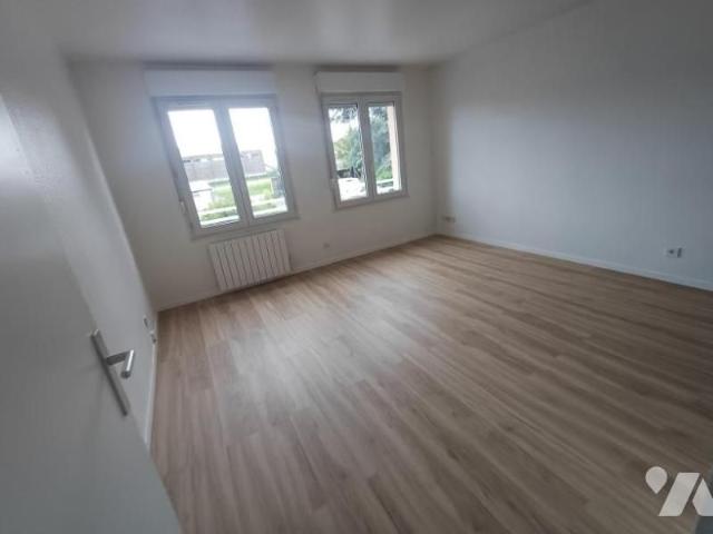 AMIENS, F2 avec box, Quartier St Acheul