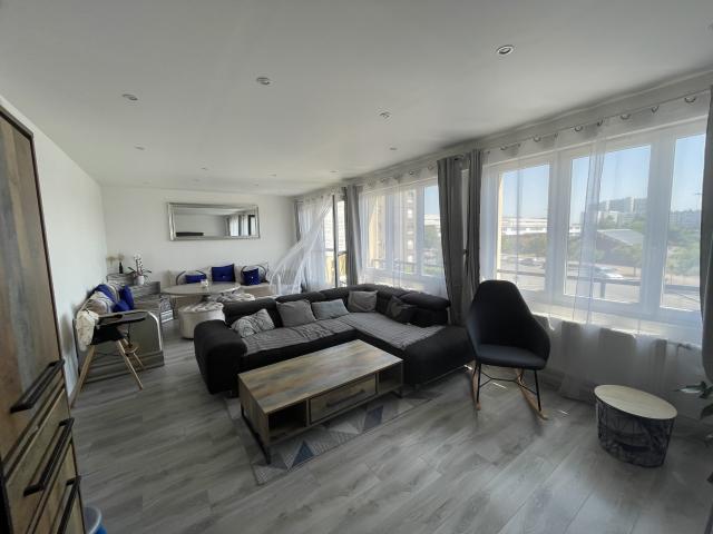 AMIENS ST PIERRE PARC RENE COTY: TRES BEL APPARTEMENT T4 avec GARAGE ET CELLIER
