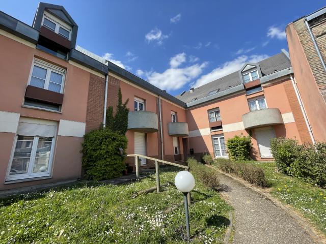 AMIENS ST PIERRE rue Eloi Morel: APPARTEMENT T1 MEUBLE de 29,73 m2 avec parking et petit balcon
