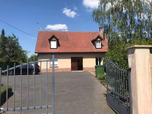 AMIENS SUD rue Victor Magnier: APPARTEMENT T2 au rez de chaussée d'un pavillon individuel avec place de par