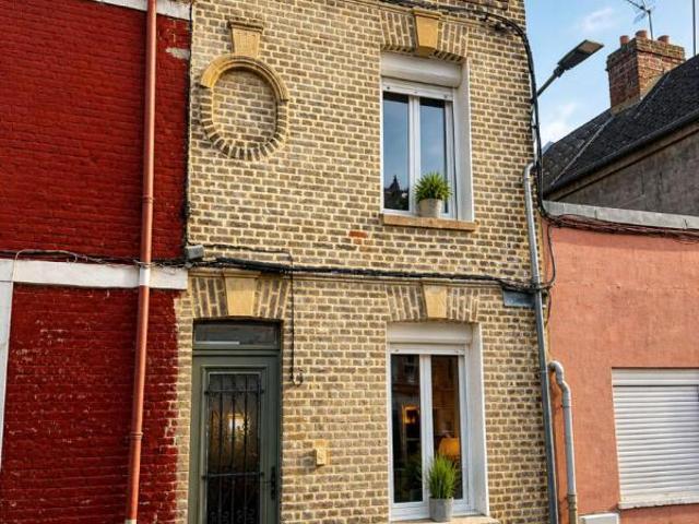 Amiens proche commodités Maison de ville rénovée idéale investissement ou 1er achat