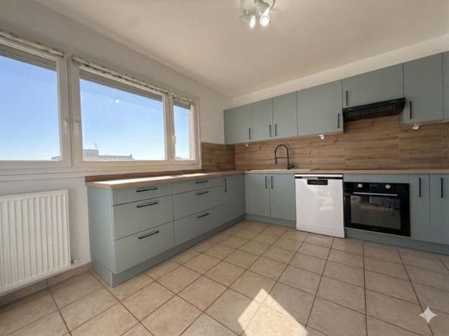 Amiens quartier la hotoie appartement t4 dernier etage