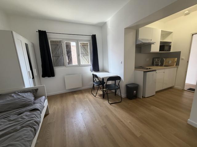 AMIENS RUE OCTAVE TIERCE proche Citadelle/ESAD: bel appartement T1NEUF