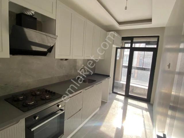 Çamlıca Da Tombakzade Caddesi Yakınında 2+0 Kiralık Daire