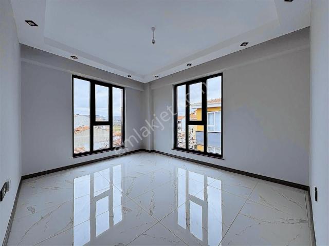 Çamlıca Mah. Köşe Cepheli Lux 2+0 Geniş Daire