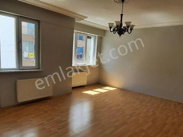Çamlıca Mahallesinde Birlik Caddesi Yakını Kiralık 3+1 Daire