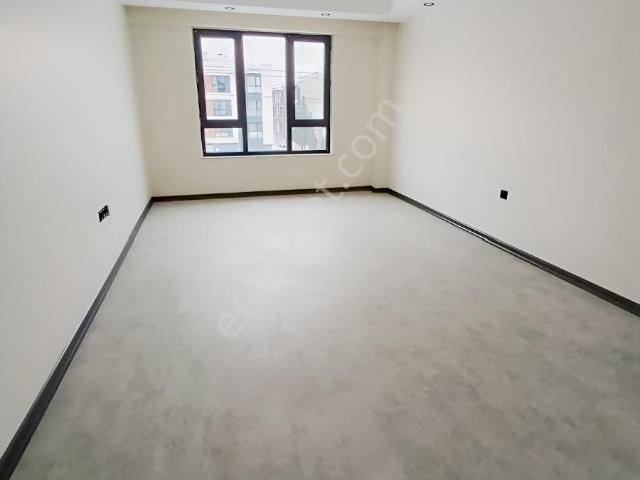 Çamlıca'da Kiralık Ebeveyn Banyolu Ultra Lüx 3+1 Daire