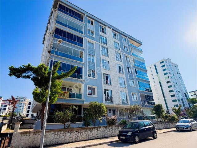 Çamlıcadan Merkezi Konumda Açık Otoprk Ebevyn Banyolu 3+1 Daire