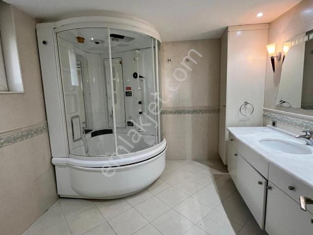 Çamlıkta 533m² Arsa İçerisinde 9+2 Satılık Fourleks Villa