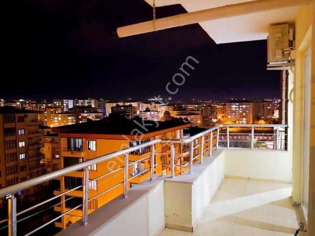 Çamlıtepe'de Şehir Manzaralı Kiralık Temiz Daire