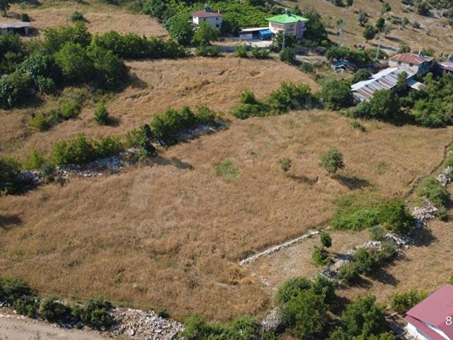 ÇAMLIYAYLA SARIKAVAKTA SATILIK VİLLA İMARLI ARSALAR