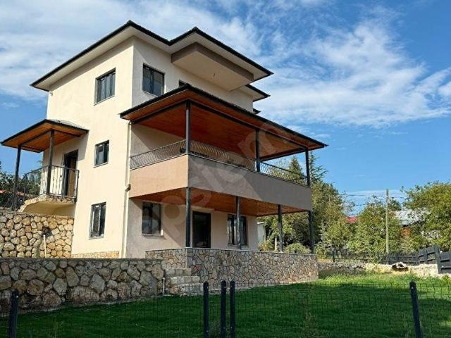 ÇAMLIYAYLA'DA SATILIK SIFIR LÜKS VİLLALAR