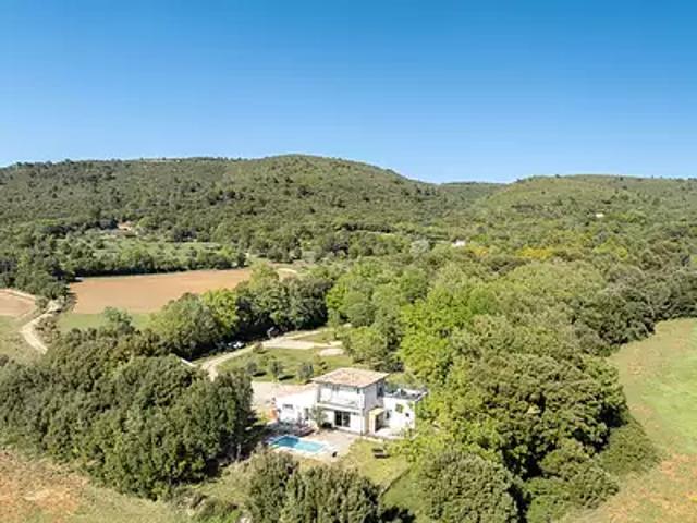 Ampus 83111 Achat / Vente maison 5 pièces t5 au dernier étage piscine
