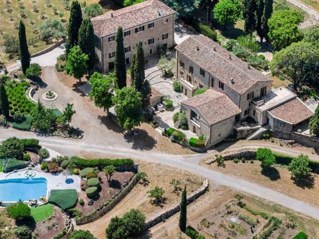 Ampus Domaine d'exception de 160 hectares au coeur d'une Pro. 1345m² Ampus