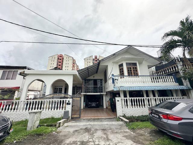Ampang Campuran 7Rooms Bungalow Lot House Renovated For Sale