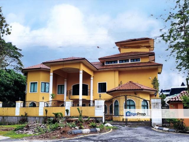 Ampang Hilir Bungalow by the lake